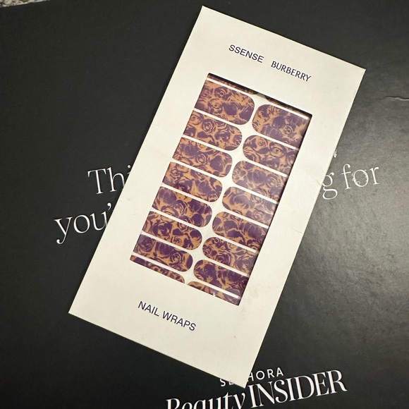 New! Burberry Nail wraps - Picture 4 of 5